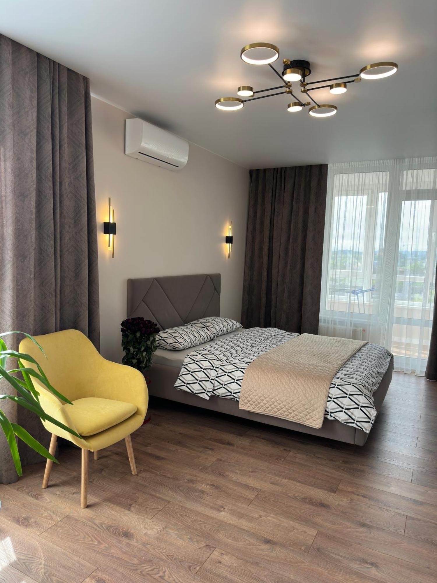 Люкс Апартаменти В Центрі Жк Театральний І Жк Шевченка Rivne Exterior photo